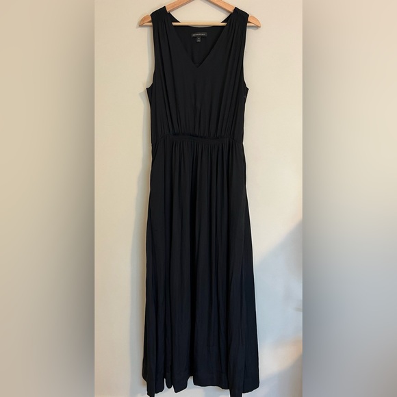 Flowy versatile black maxi dress - Picture 1 of 8
